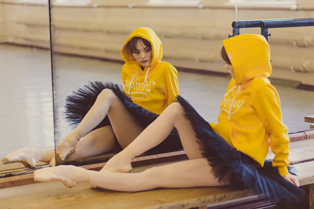 Жёлтая Толстовка YENISEY / Фото: Мария Ленц @nenaryshka / 2020